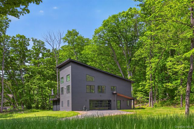 739 Old Post Road, New Paltz, NY 12561