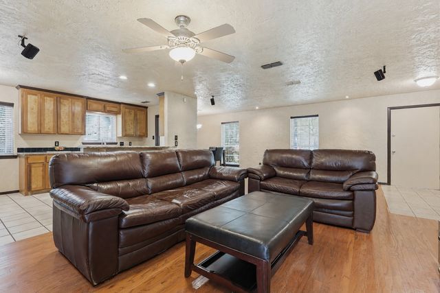 3702 Hastings Drive, Arlington, TX 76013