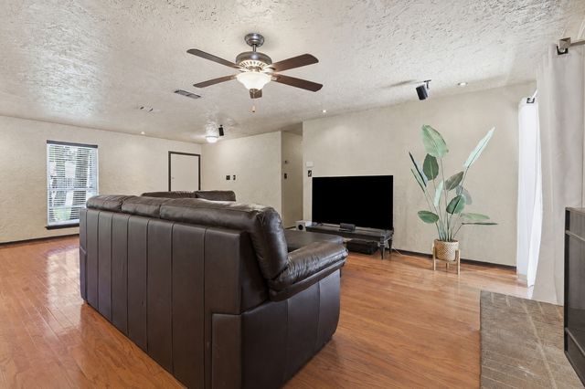 3702 Hastings Drive, Arlington, TX 76013