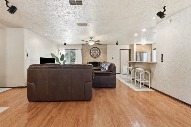 3702 Hastings Drive, Arlington, TX 76013