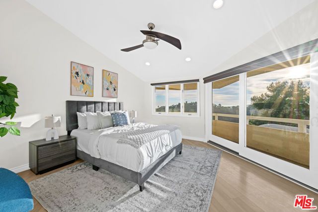 1121 Roberto Lane, Los Angeles, CA 90077