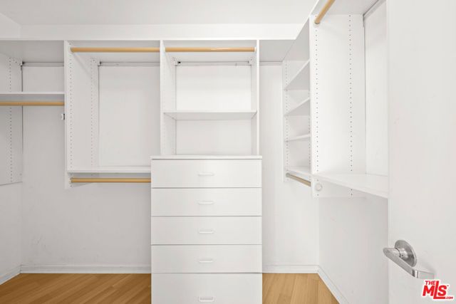 1121 Roberto Lane, Los Angeles, CA 90077