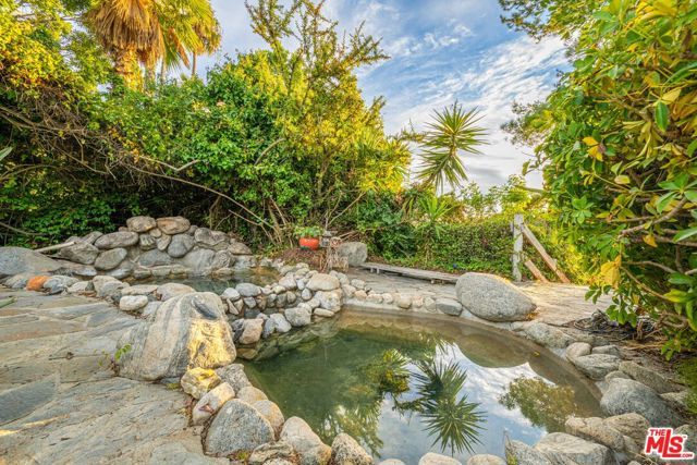 1121 Roberto Lane, Los Angeles, CA 90077