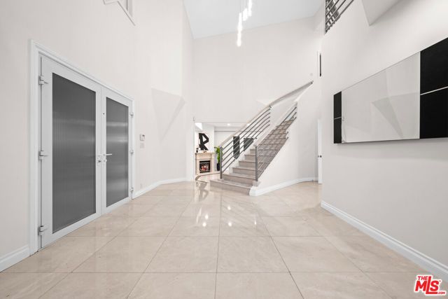 1121 Roberto Lane, Los Angeles, CA 90077