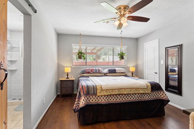 908 Morningside Court, Friendswood, TX 77546