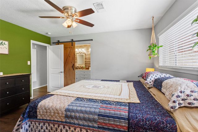 908 Morningside Court, Friendswood, TX 77546