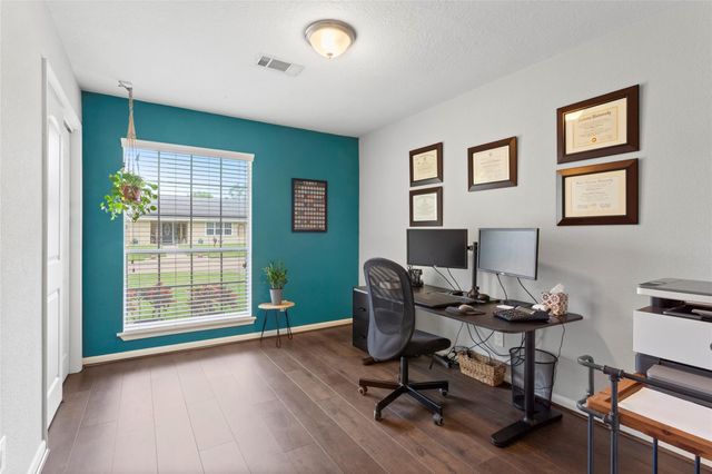 908 Morningside Court, Friendswood, TX 77546