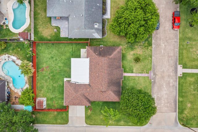 908 Morningside Court, Friendswood, TX 77546