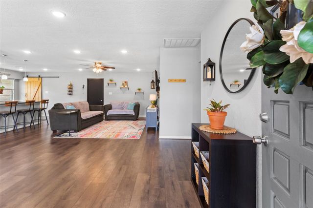 908 Morningside Court, Friendswood, TX 77546