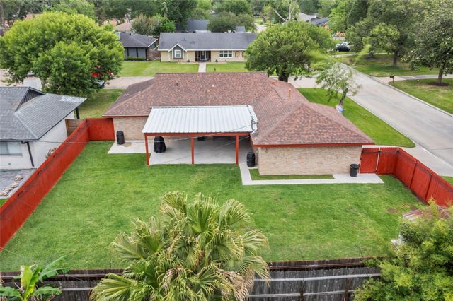 908 Morningside Court, Friendswood, TX 77546