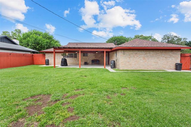 908 Morningside Court, Friendswood, TX 77546