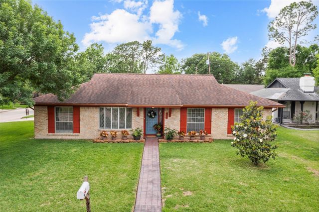 908 Morningside Court, Friendswood, TX 77546