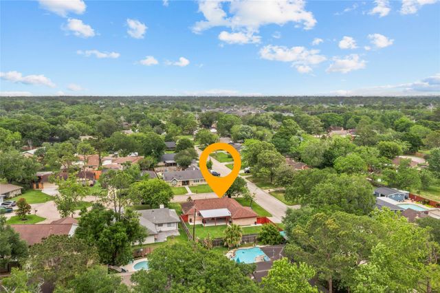 908 Morningside Court, Friendswood, TX 77546