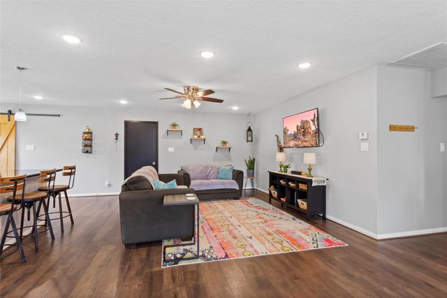 908 Morningside Court, Friendswood, TX 77546