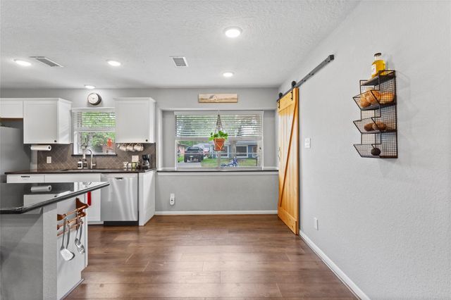 908 Morningside Court, Friendswood, TX 77546