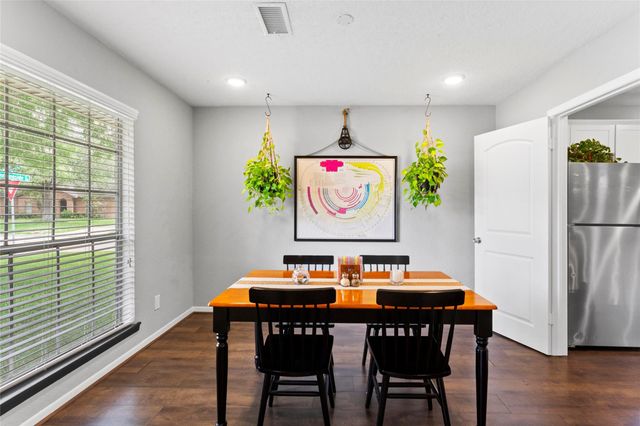 908 Morningside Court, Friendswood, TX 77546