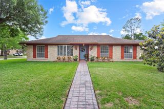 908 Morningside Court, Friendswood, TX 77546