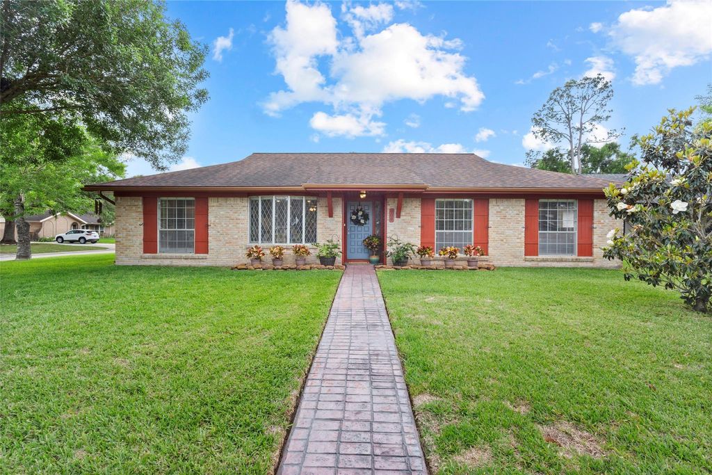 908 Morningside Court, Friendswood, TX 77546