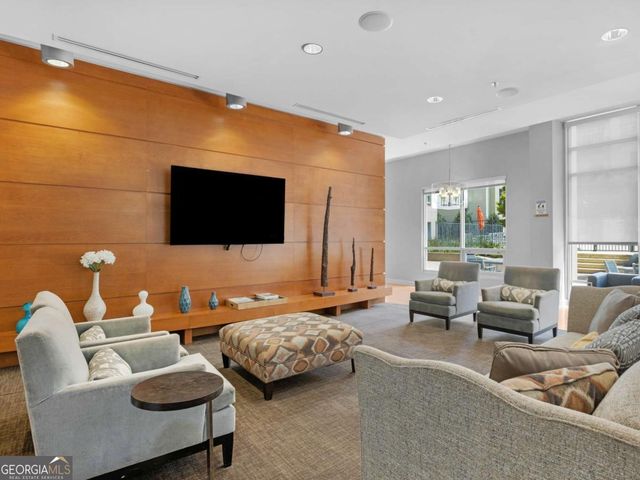 711 Cosmopolitan Drive NE 321, Atlanta, GA 30324