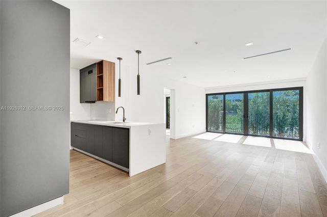 200 Sunrise Dr 200A, Key Biscayne, FL 33149