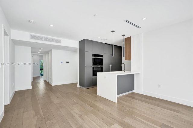 200 Sunrise Dr 200A, Key Biscayne, FL 33149