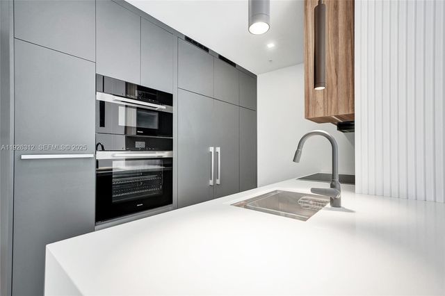 200 Sunrise Dr 200A, Key Biscayne, FL 33149