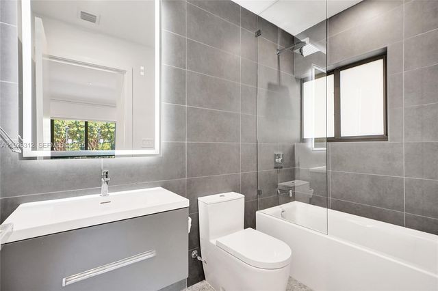 200 Sunrise Dr 200A, Key Biscayne, FL 33149