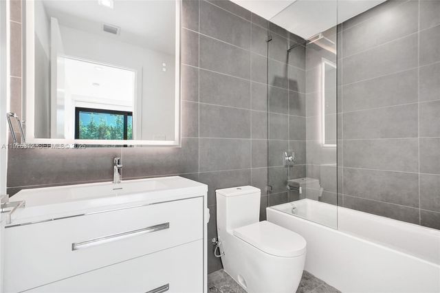 200 Sunrise Dr 200A, Key Biscayne, FL 33149