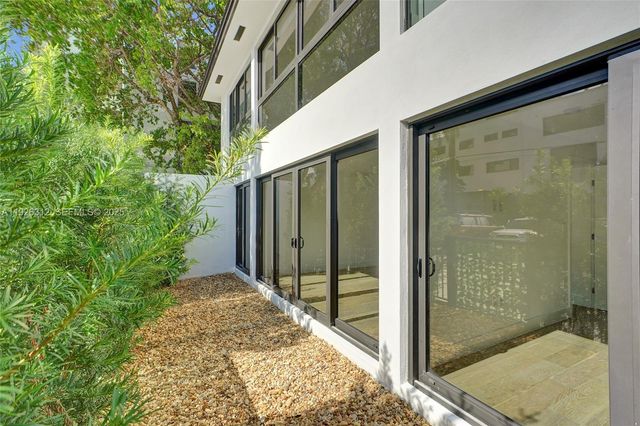 200 Sunrise Dr 200A, Key Biscayne, FL 33149