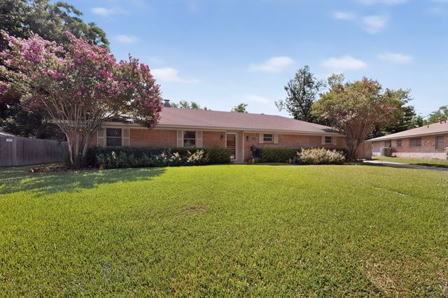 1702 Surrey Circle, Grand Prairie, TX 75050