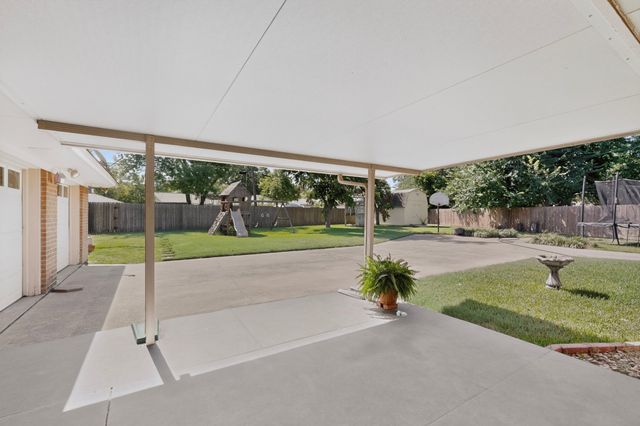 1702 Surrey Circle, Grand Prairie, TX 75050