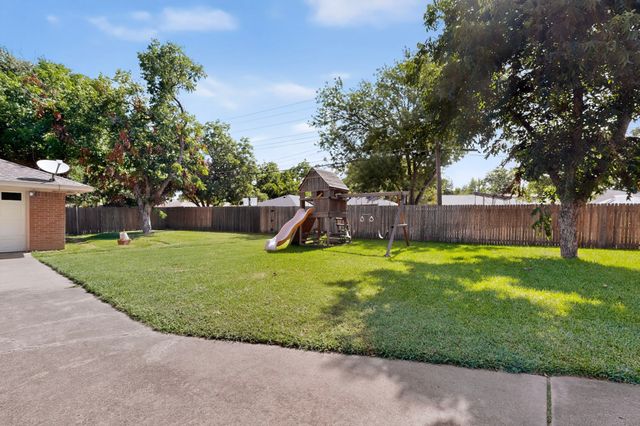 1702 Surrey Circle, Grand Prairie, TX 75050