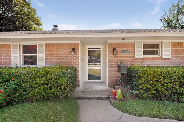 1702 Surrey Circle, Grand Prairie, TX 75050