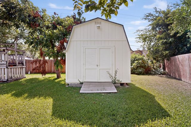 1702 Surrey Circle, Grand Prairie, TX 75050