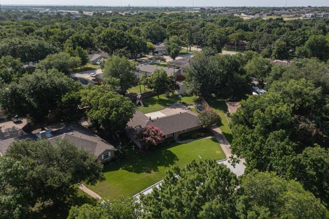 1702 Surrey Circle, Grand Prairie, TX 75050