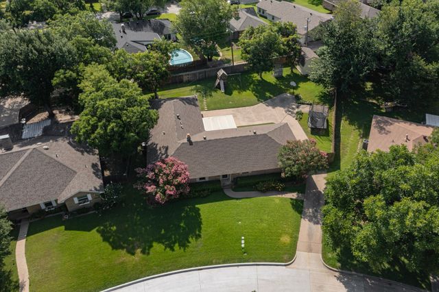 1702 Surrey Circle, Grand Prairie, TX 75050
