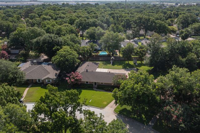 1702 Surrey Circle, Grand Prairie, TX 75050
