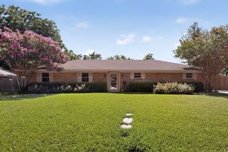 1702 Surrey Circle, Grand Prairie, TX 75050