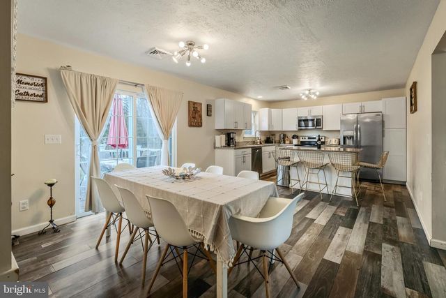 2127 WARWICK CIR, Tobyhanna, PA 18466