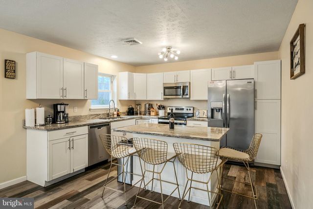 2127 WARWICK CIR, Tobyhanna, PA 18466