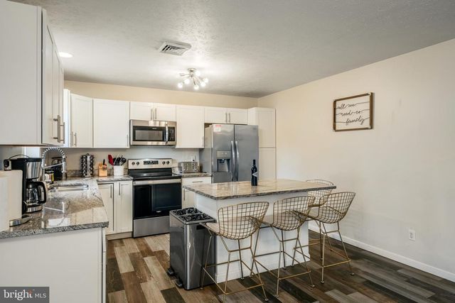 2127 WARWICK CIR, Tobyhanna, PA 18466