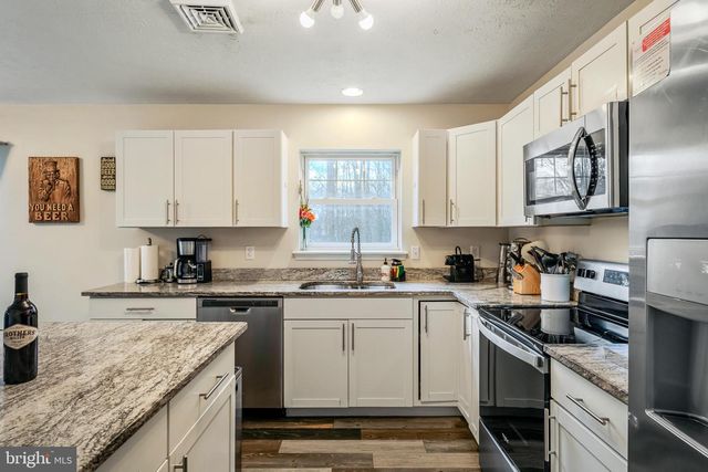 2127 WARWICK CIR, Tobyhanna, PA 18466