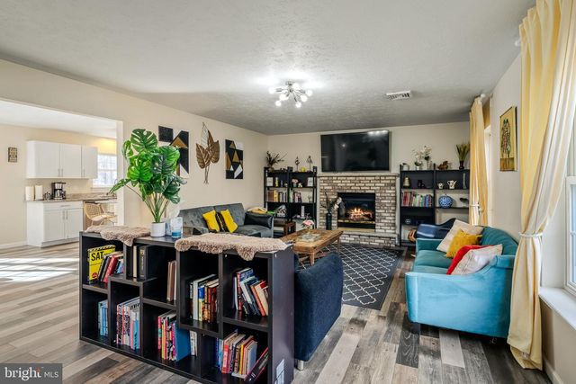 2127 WARWICK CIR, Tobyhanna, PA 18466