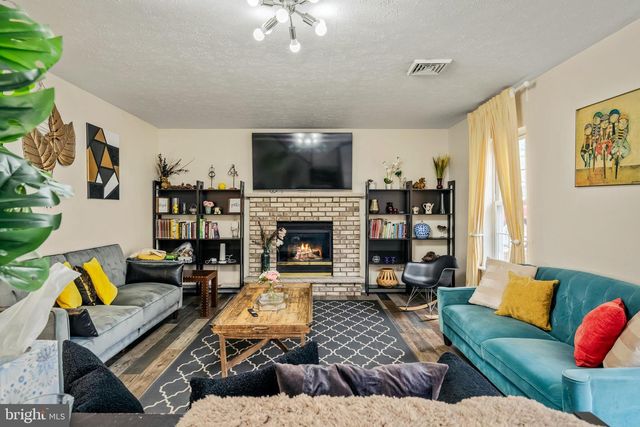 2127 WARWICK CIR, Tobyhanna, PA 18466