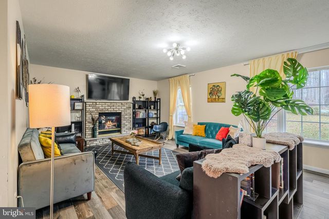 2127 WARWICK CIR, Tobyhanna, PA 18466