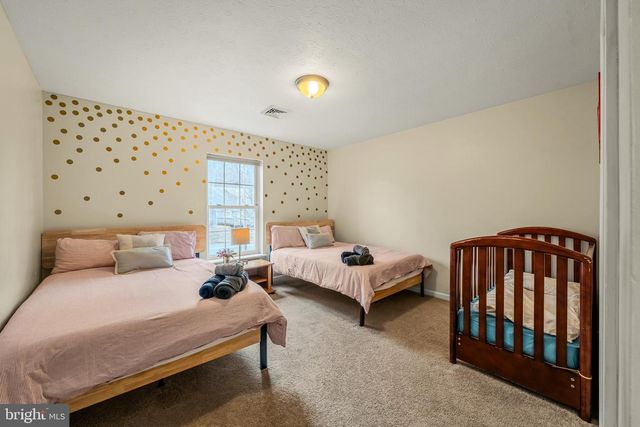 2127 WARWICK CIR, Tobyhanna, PA 18466