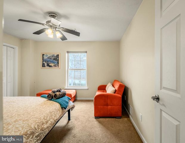 2127 WARWICK CIR, Tobyhanna, PA 18466