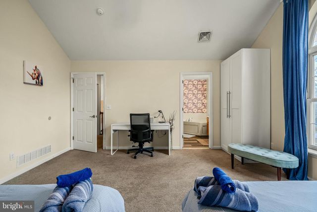 2127 WARWICK CIR, Tobyhanna, PA 18466