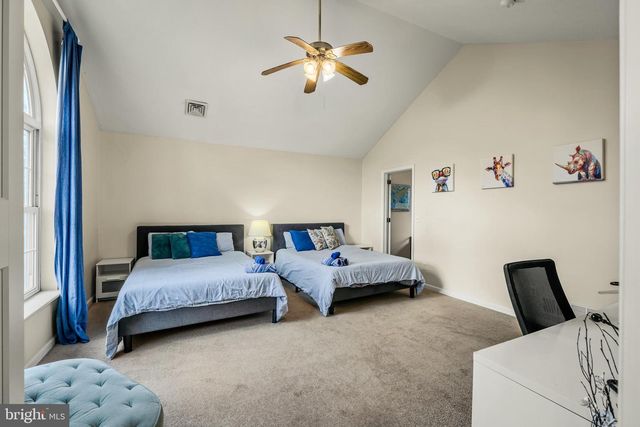 2127 WARWICK CIR, Tobyhanna, PA 18466