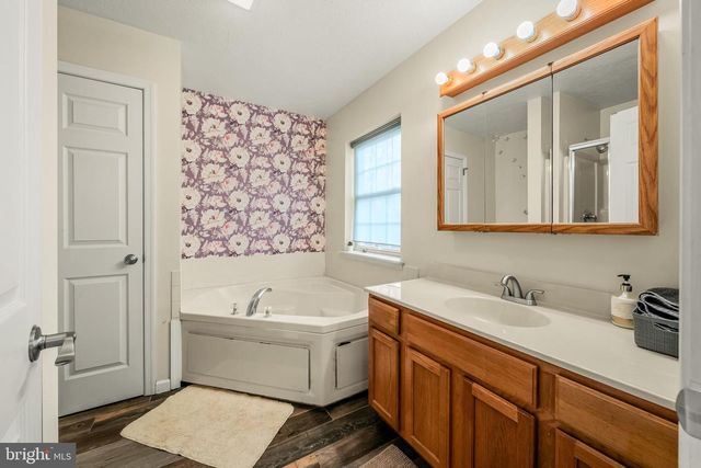 2127 WARWICK CIR, Tobyhanna, PA 18466